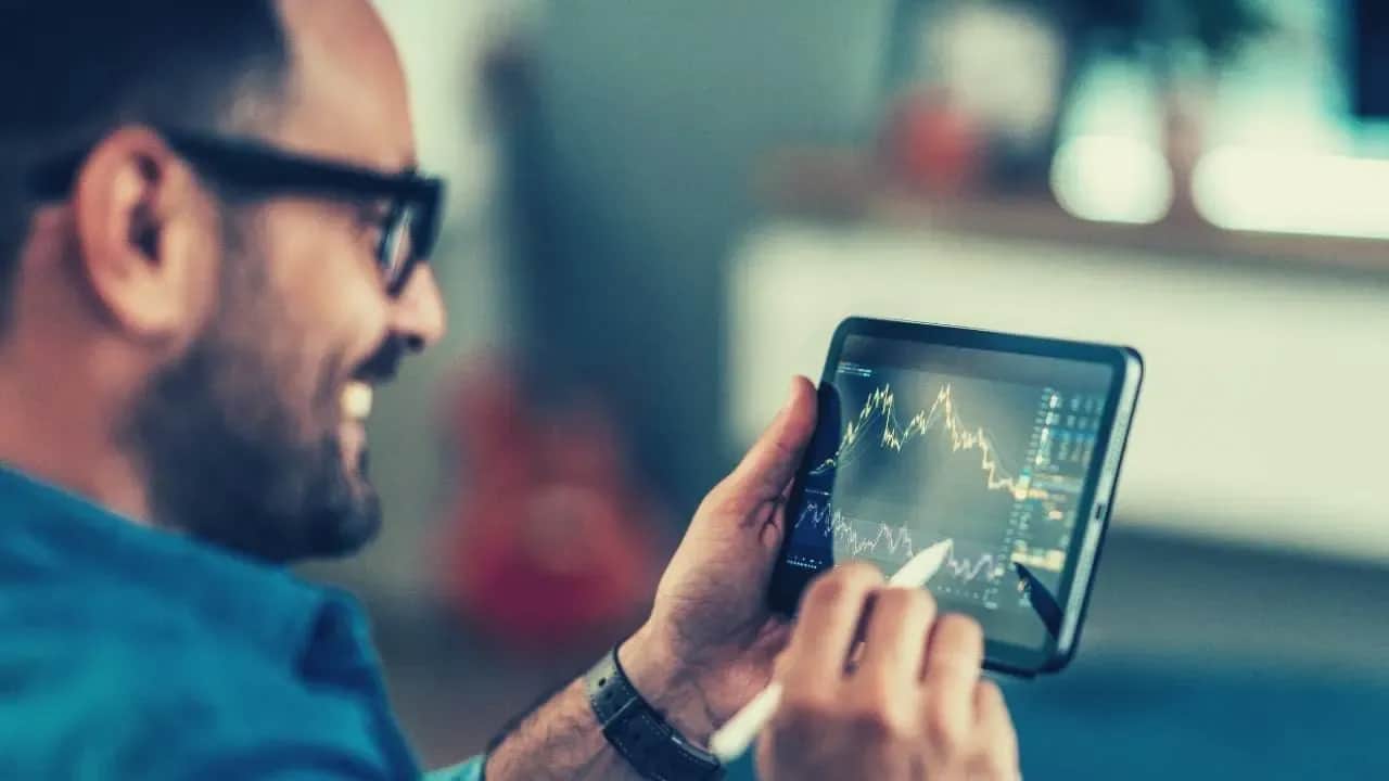 Ile można zarobić na giełdzie w miesiąc? Zyski i ryzyka inwestycyjne