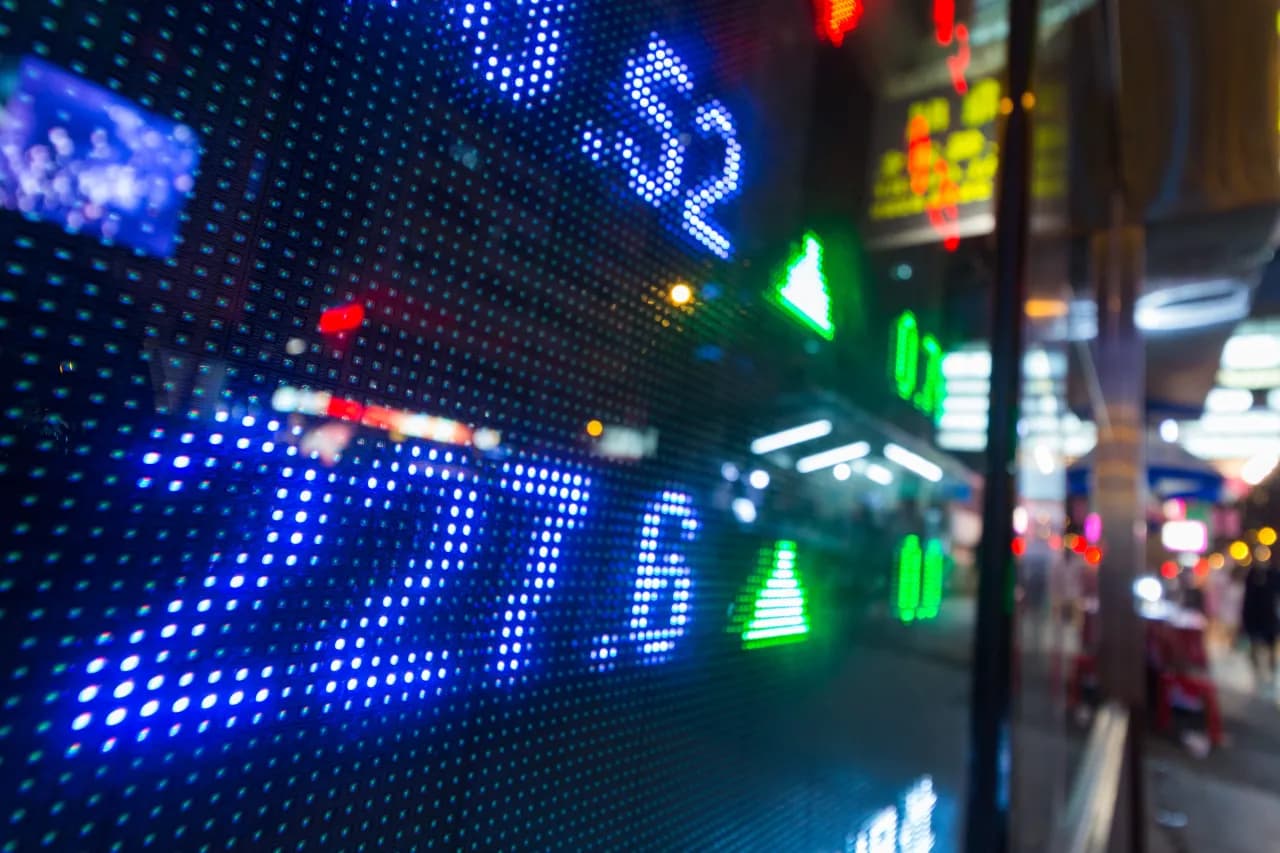 Czy warto inwestować w akcje? Odkryj ryzyka i zyski inwestycji